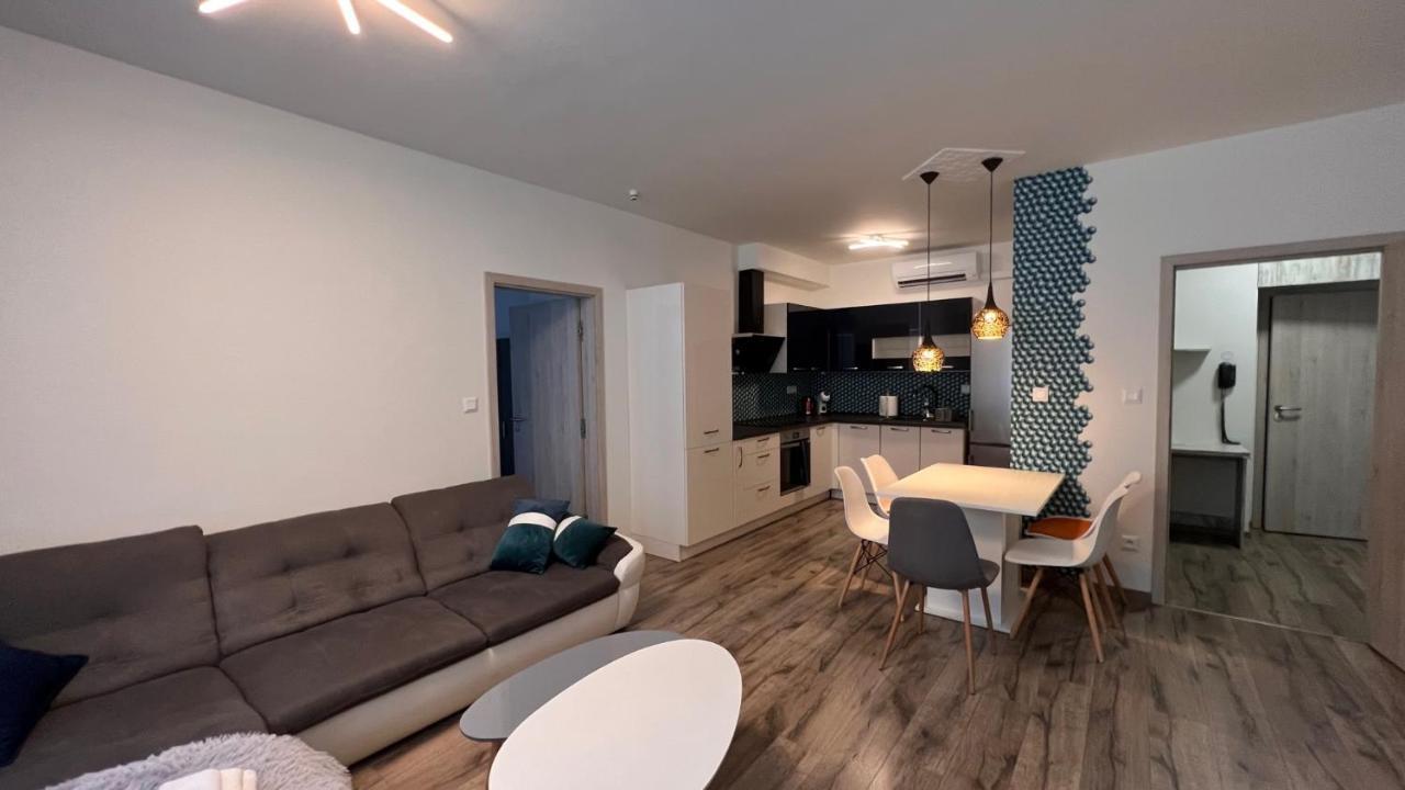 Air-Conditioned, 2 Room Apartment With Balcony, New Building Raca Bratislava Exterior foto